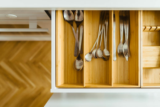 A well organised cutlery drawer.